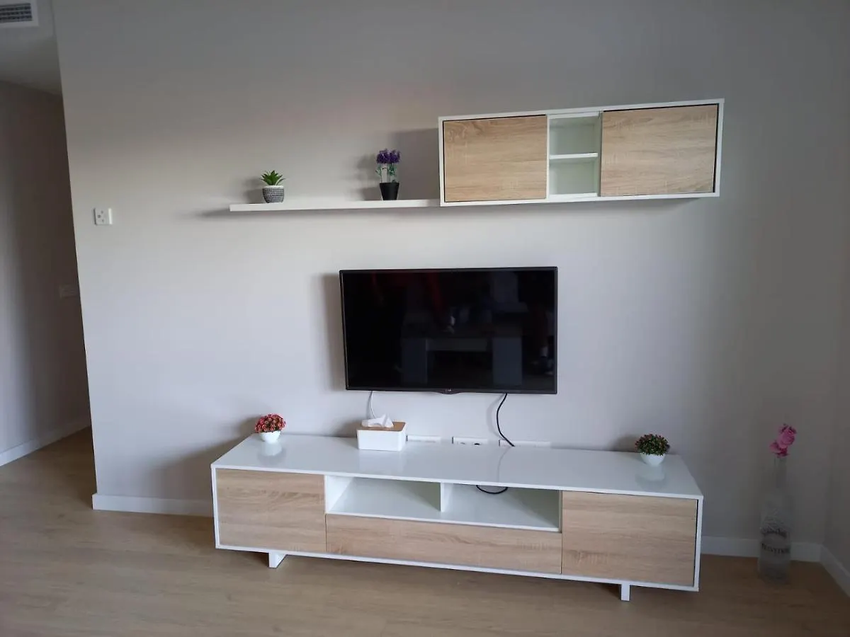 Apartament Bajo Con Jardin En Primera Linea De Playa Malaga
