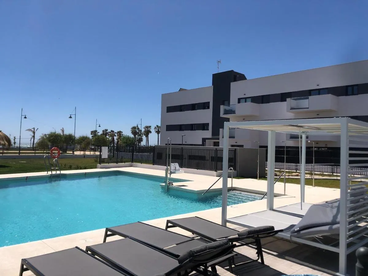 Apartamento Bajo Con Jardin En Primera Linea De Playa Málaga